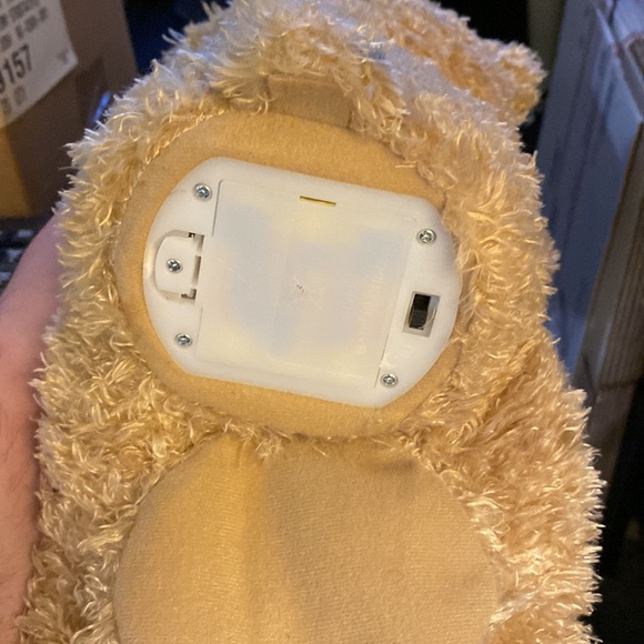 BABY GUND Peek-a-boo Plush Bear (Does not come with batteries) - Picture 15 of 16